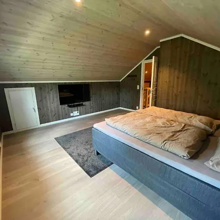 Ny, Stor Nær Sentrum! * Røros