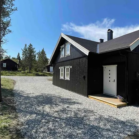 Ny, Stor Nær Sentrum! Røros
